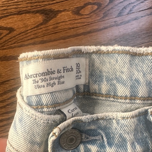 Abercrombie & Fitch Acid wash curve love - Picture 2 of 3